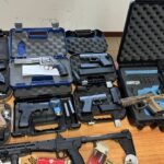 Le armi trovate a casa dell'uomo ad Aprilia