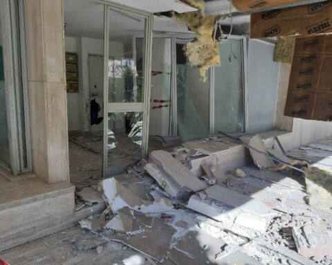 La bomba che, a settembre 2025, dilaniò l'androne di uno dei palazzi popolari presso le cosiddette mini vele in Viale Nervi