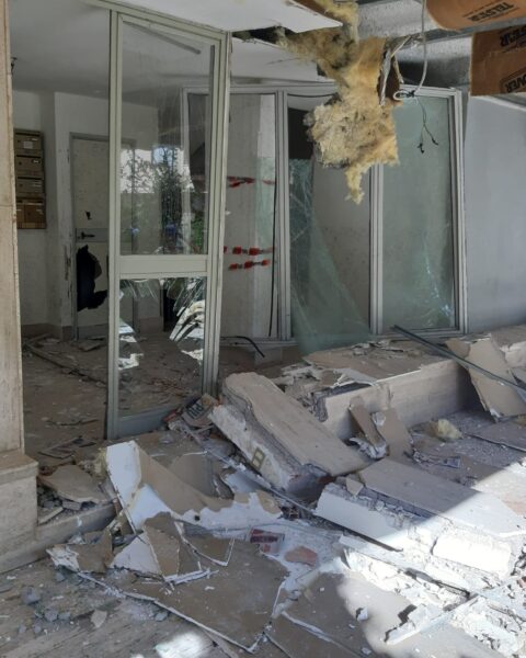 La bomba che, a settembre 2025, dilaniò l'androne di uno dei palazzi popolari presso le cosiddette mini vele in Viale Nervi