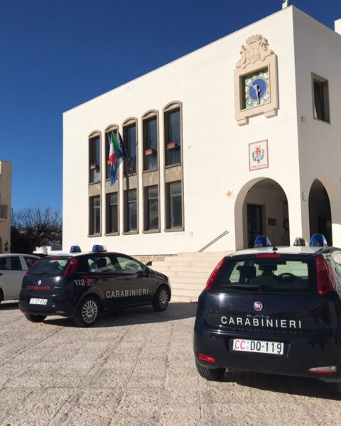 Carabinieri al Comune di Sperlonga nel febbraio 2022. In quell'occasione vi fu una lunga perquisizione con l'acquisizione di diversi atti