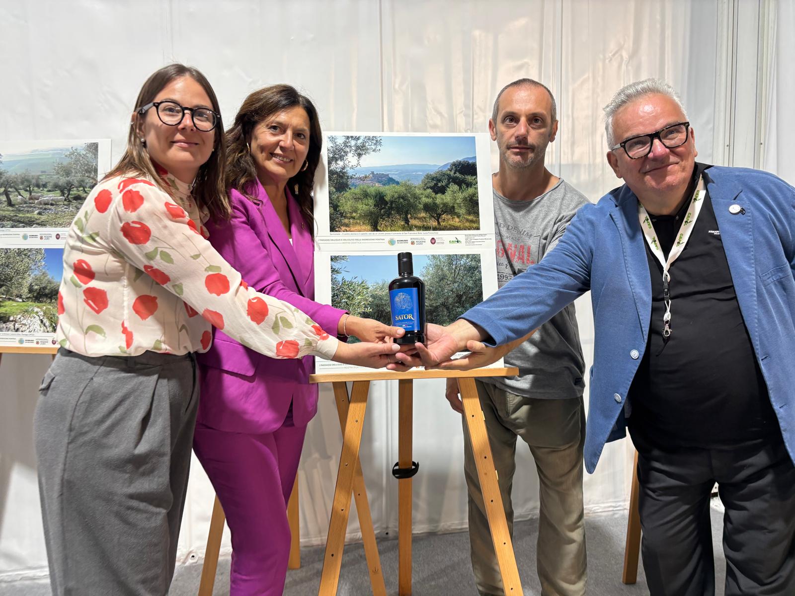 Nella foto da sin. l'assessore Melissa Girardi, il sindaco Giuseppina Giovannoli, Antonio Saccoccio dell'Ecomuseo Agro Pontino e Luigi Centauri del Capol