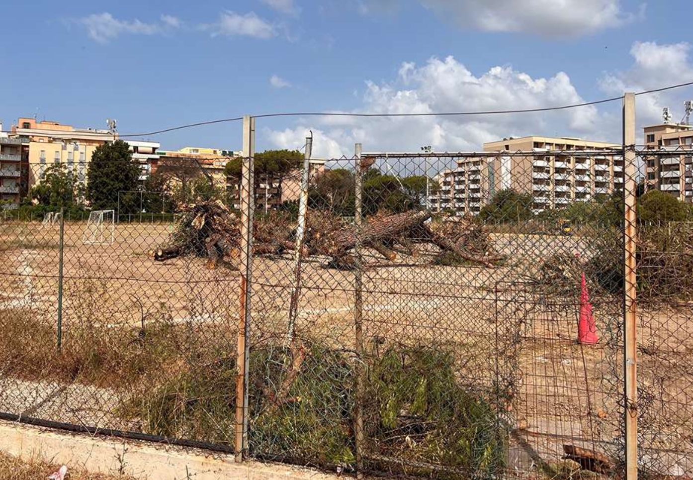 Il campo di Via Cisterna a Latina, nel quartiere R6